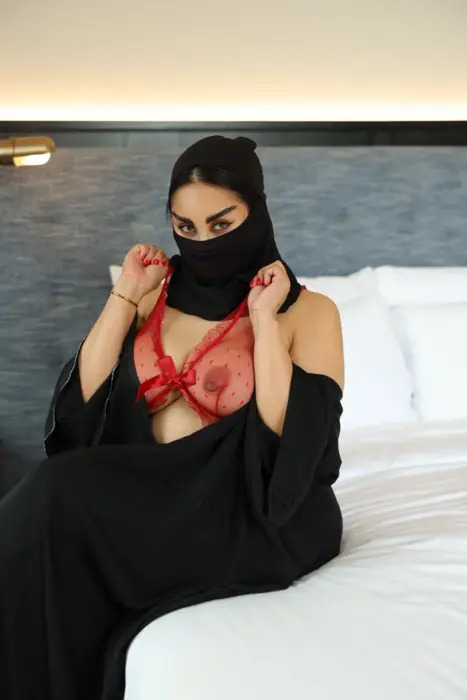 Escort Layla full service Greek kiss