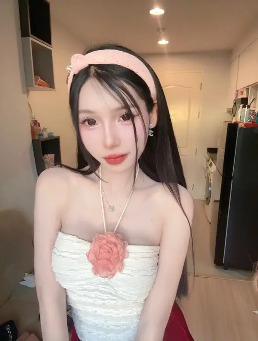 Escort Meimei Lee Vietnam Travel