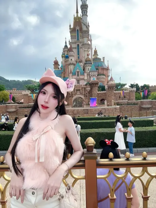 Escort Meimei Lee Vietnam Travel