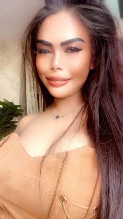 Escort Professional lucy Masturbating