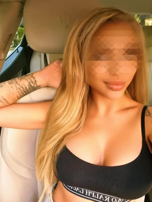 Escort 22Y Old Free Videocall Now Kiss me in the mouth