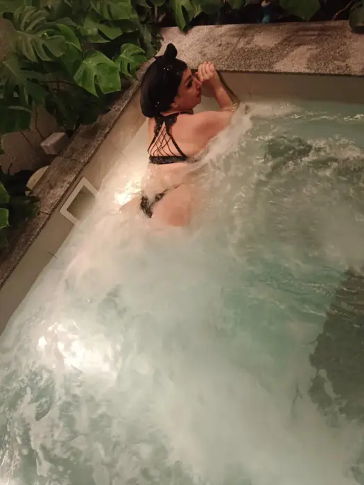 Escort Ivy Anal sex with condom