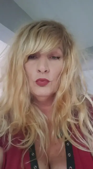 Escort American MILF Mistress VidCall Proof BDSM