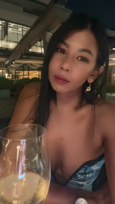 Escort Nari Golden rain