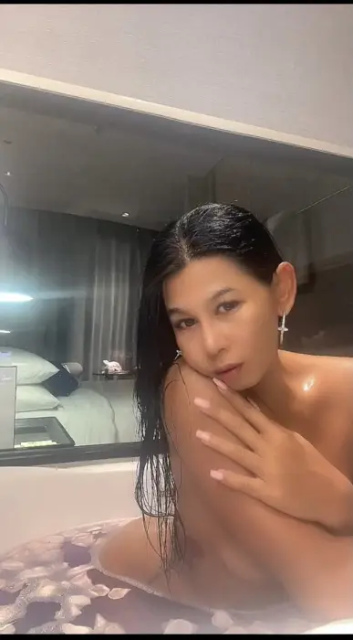 Escort Nari Golden rain
