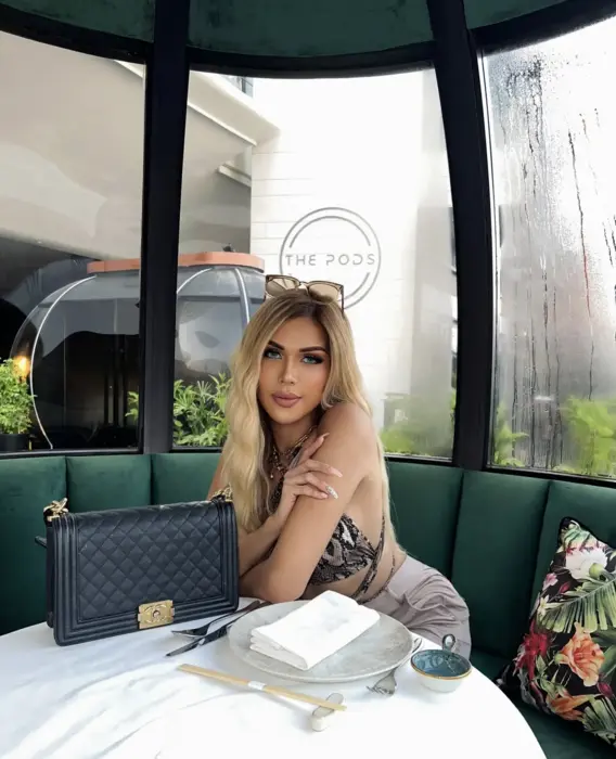 Escort Alyssa Fernandez Couples