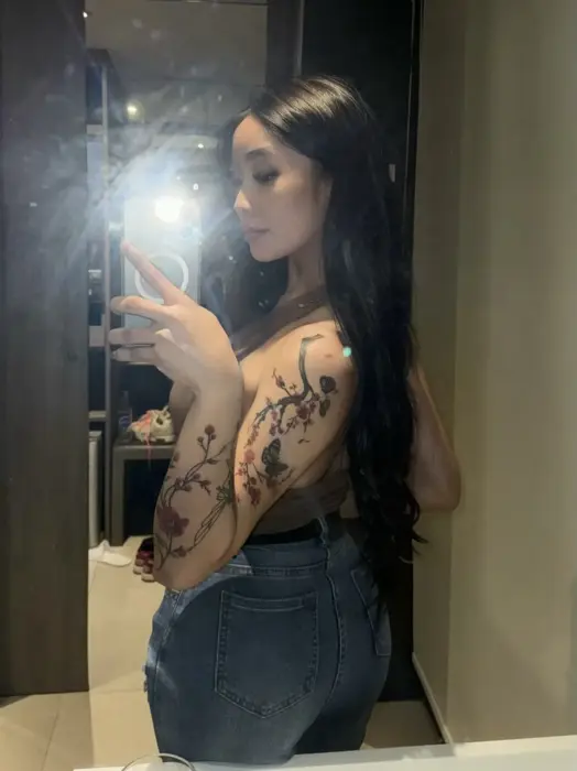 Escort Asian Christina Kiss me in the mouth