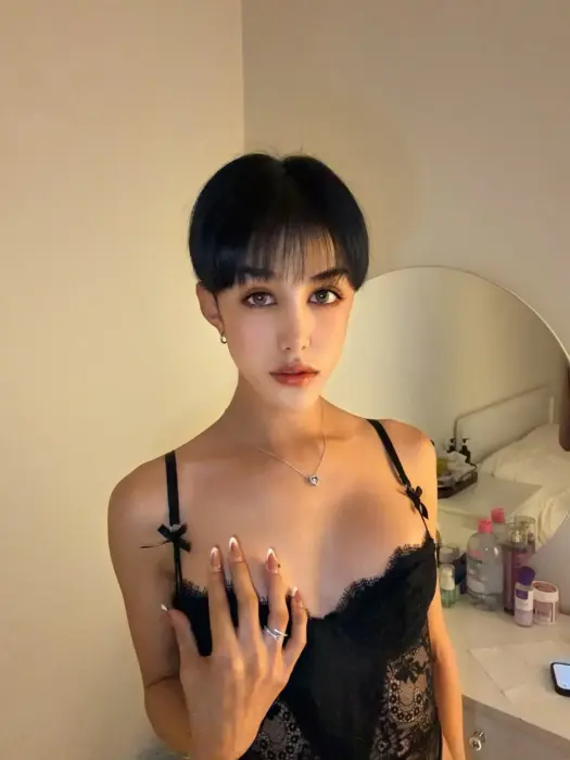Escort Jade He uses erotic accessories