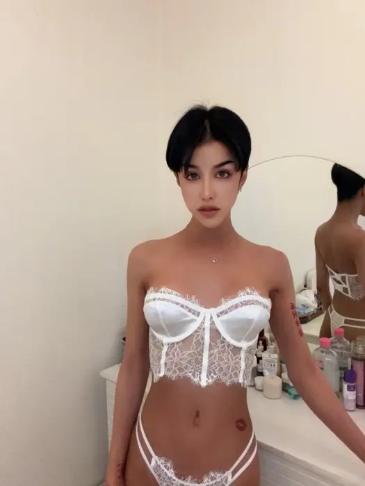 Escort Jade He uses erotic accessories