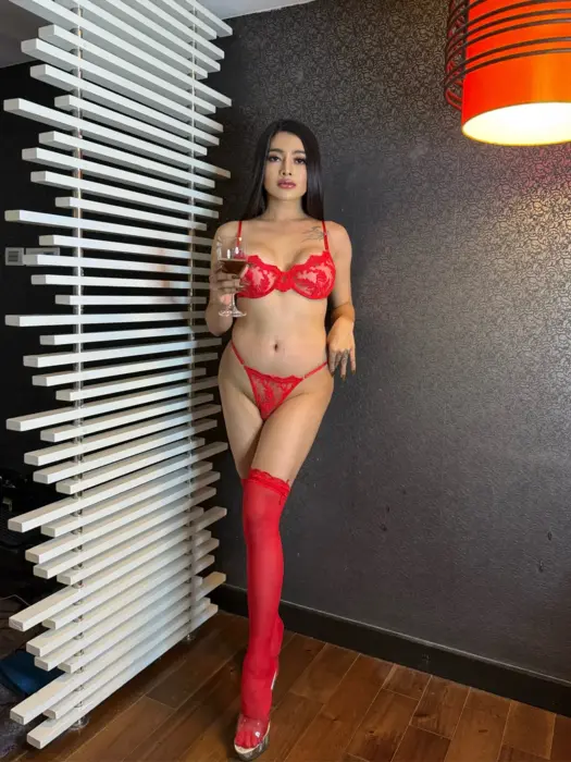 Escort Hard mistress for gang bang He uses erotic accessories