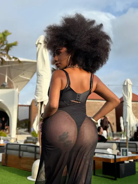 Escort Eboney He uses erotic accessories