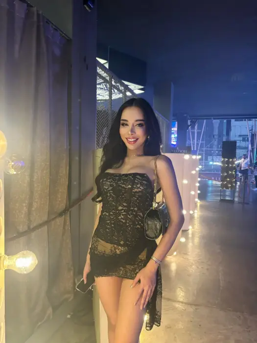 Escort Smile Smile He uses erotic accessories