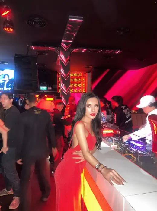 Escort Thai Trans 65 Sukumvit Kiss me in the mouth