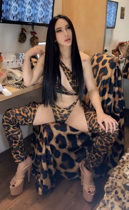 Escort Arki Mistress Masturbating
