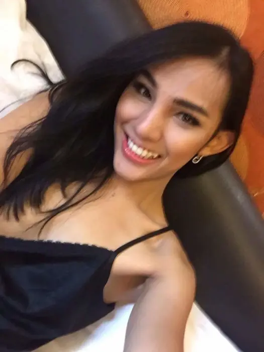 Escort Momosara Golden rain