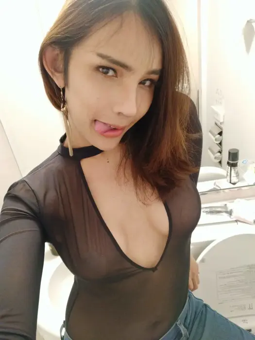 Escort Momosara Golden rain