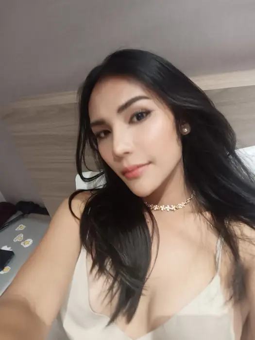 Escort Momosara Golden rain