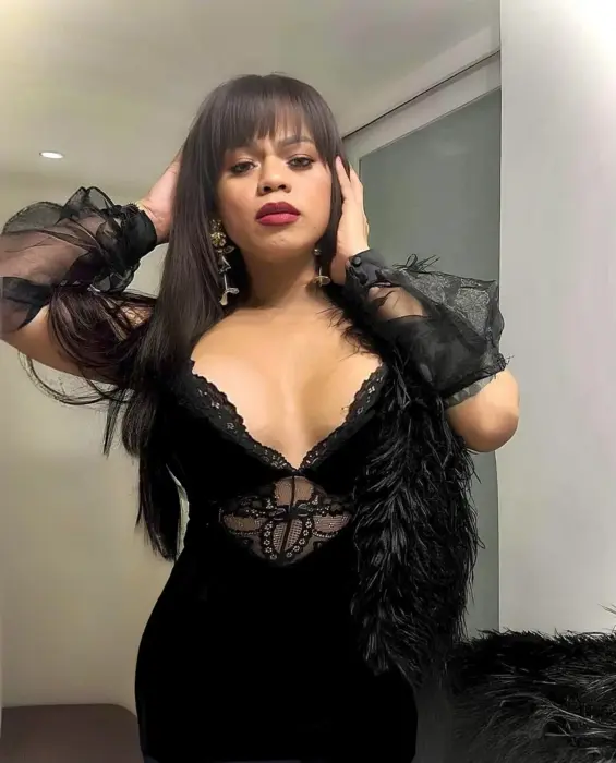 Escort Mistress Adriana for party and play Golden rain