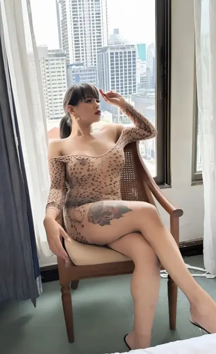Escort Mistress Adriana for party and play Travel