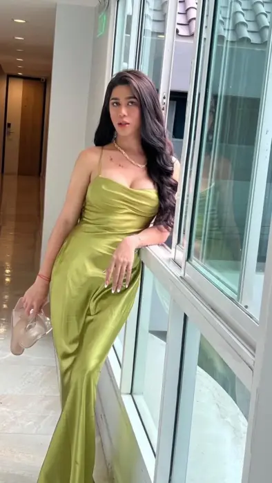 Escort Zara Travel