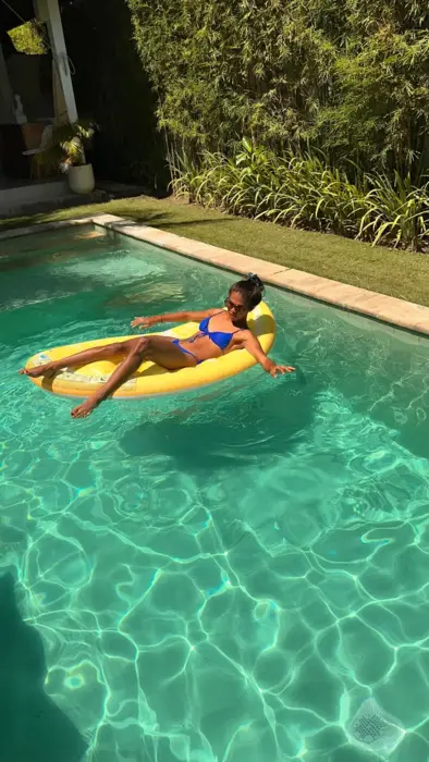 Escort Claire Feminine Tanned Masturbating