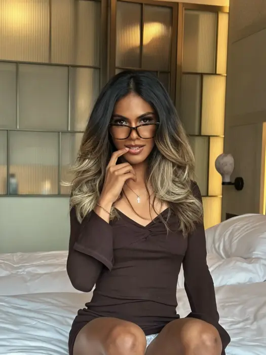 Escort Claire Feminine Tanned Traditional massage