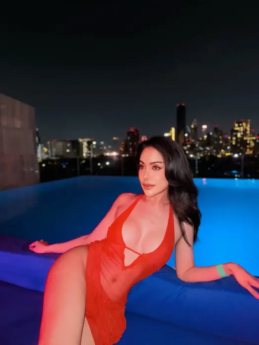 Escort Luna Oral sex with condom