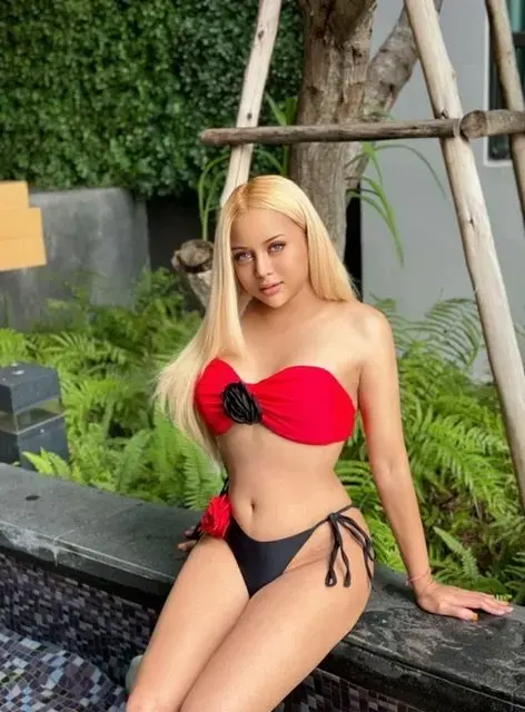 Escort Sabrina Masturbating
