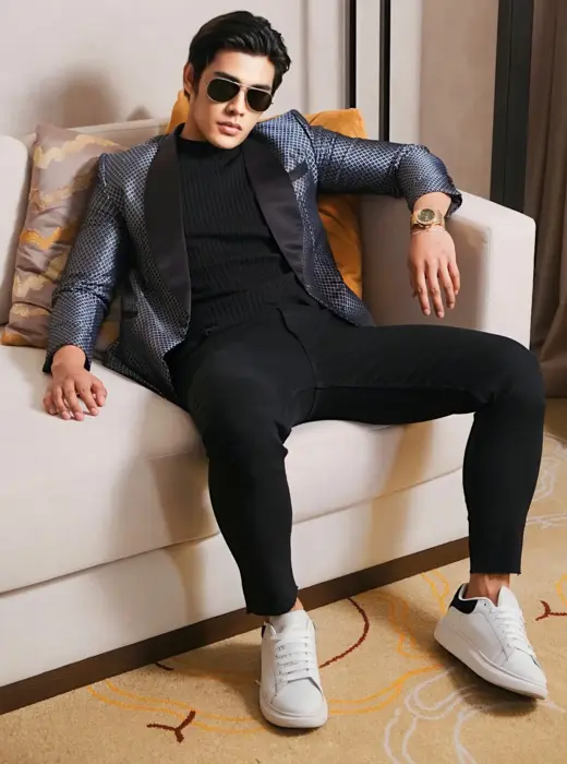 Escort Luxurious Man Traditional massage
