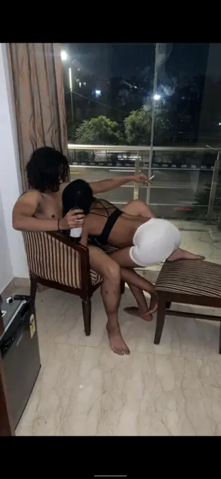 Escort MrDominator-3some with foreign Girls Couples