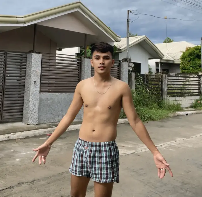 Escort Kian Oral sex with condom