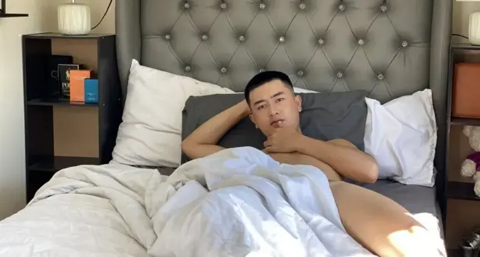 Escort Oliver Asian Mix Twink Kiss me in the mouth
