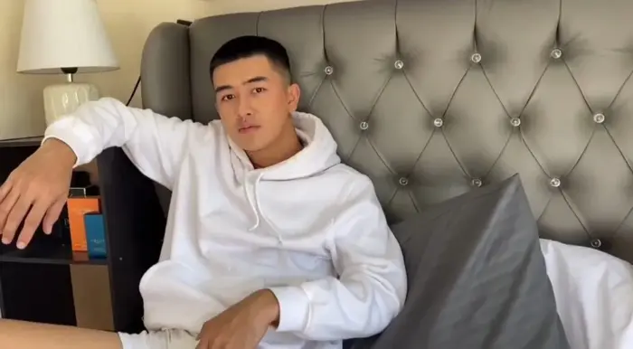 Escort Oliver Asian Mix Twink Traditional massage