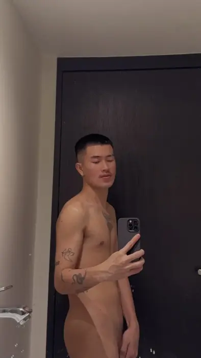 Escort Oliver Asian Mix Twink Kiss me in the mouth