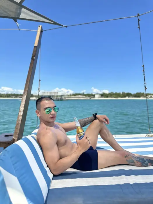Escort Boy Virtual sex